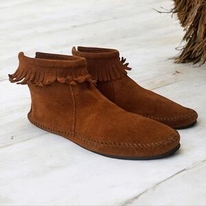 MinneTonka 282 tan suede leather moccasins ankle boots fringe cuff at ankle